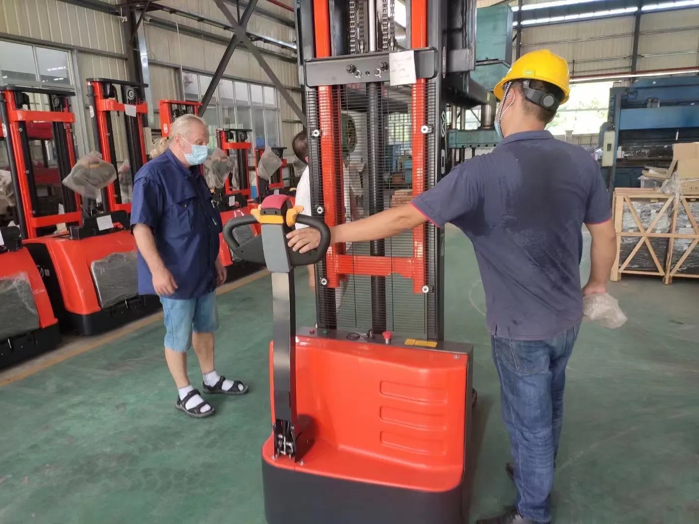 550* 1150 *1220mm /685*1220*75mm Li-ion Battery Onen Iron and Plastic Film Warehouse Electric Pallet Stacker