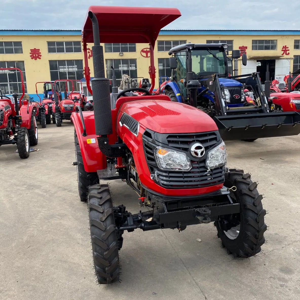 China Agricultural Machinery 30HP 4WD Wheel Walking Compact Mini Tractor Farm Tractor