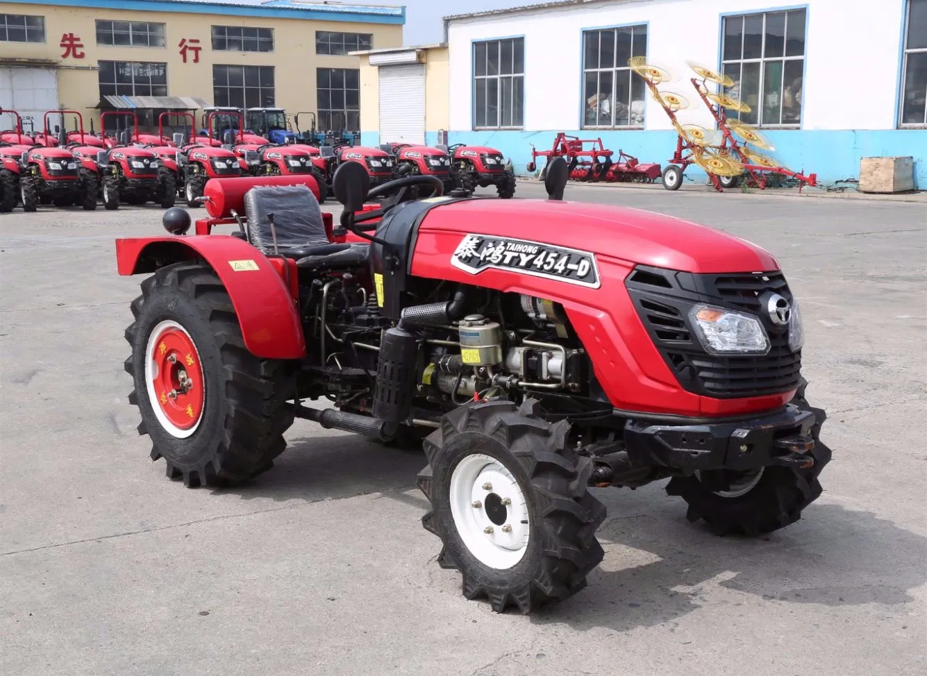 China Factory Supply 30HP 4WD Walking Compact Mini Tractor Agricultural Machine Farm Tractors with Loader