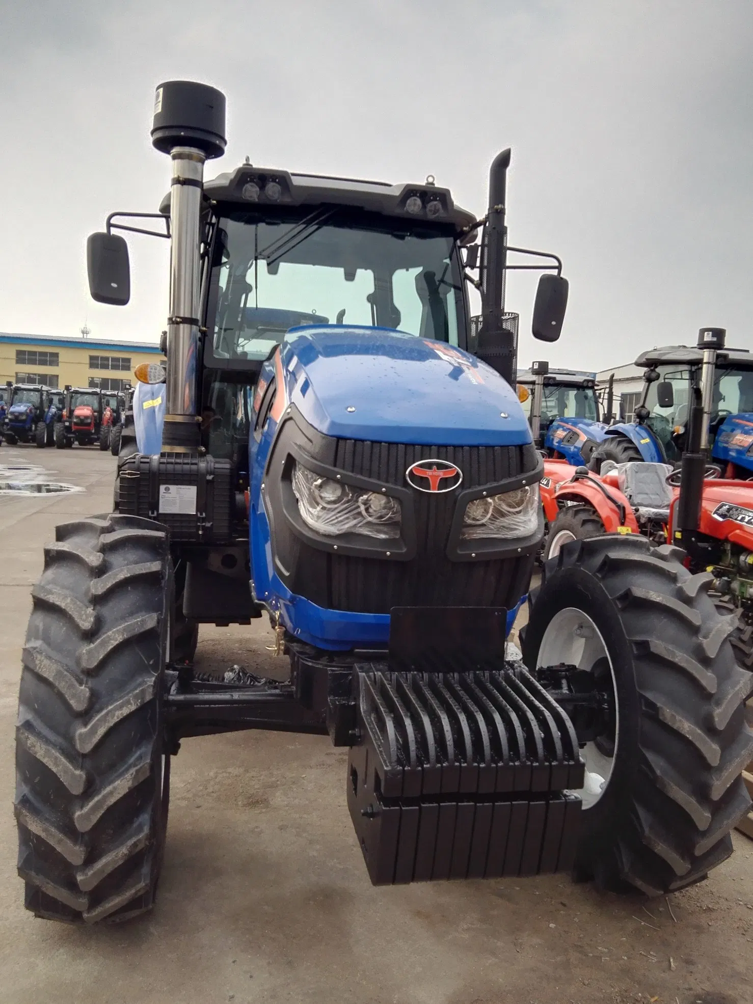 China Tractor Factory Supply Agricultural Machine 150 HP Farm Tractor, Th 1504 Tractor, Agriculture Tractor with Loader