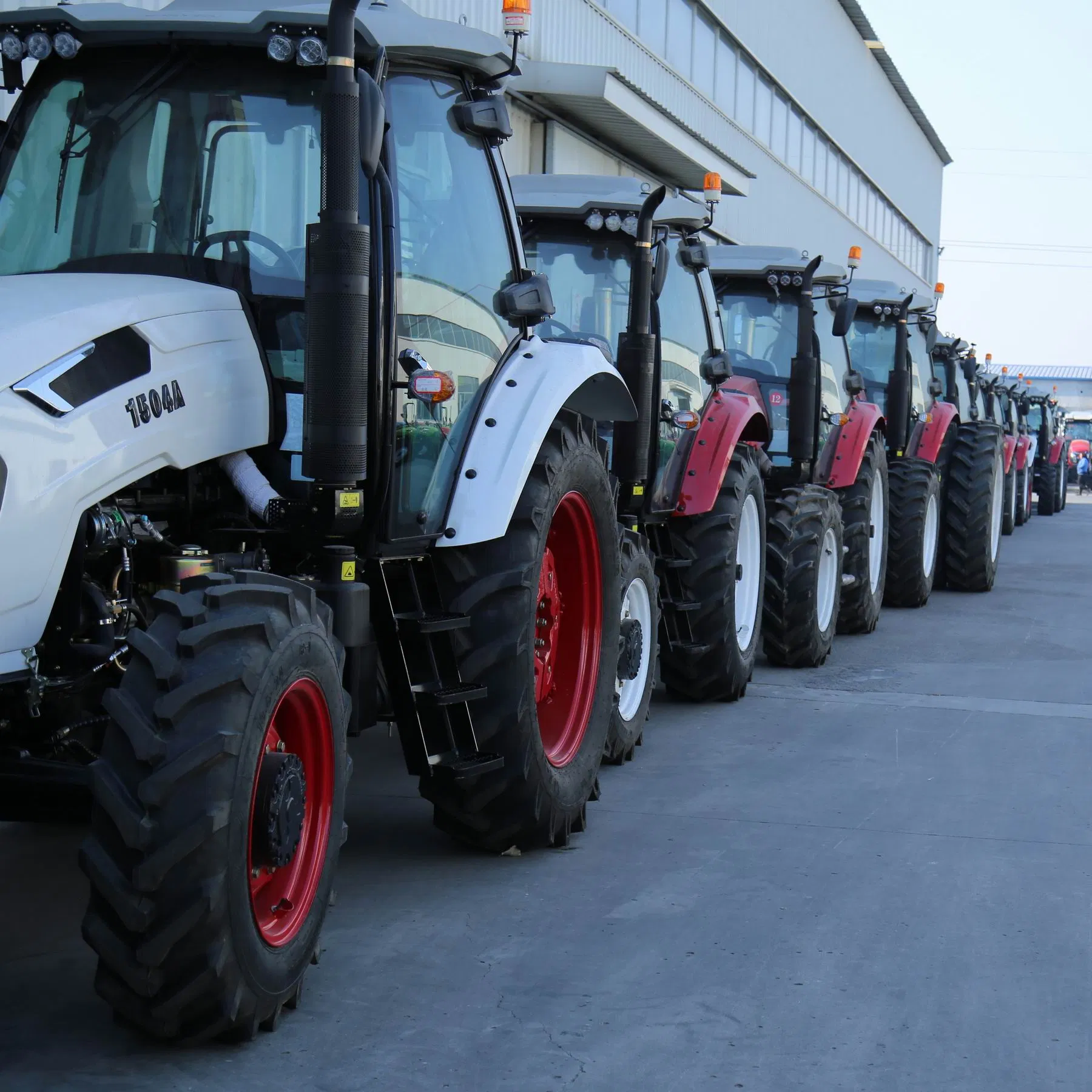 Chinese Agricultural Machinery Cp Manufacturer 150HP Big Farm Tractor Cheap Price with Yto Engine 4WD Air Conditioner Cooled Traktor for Sale
