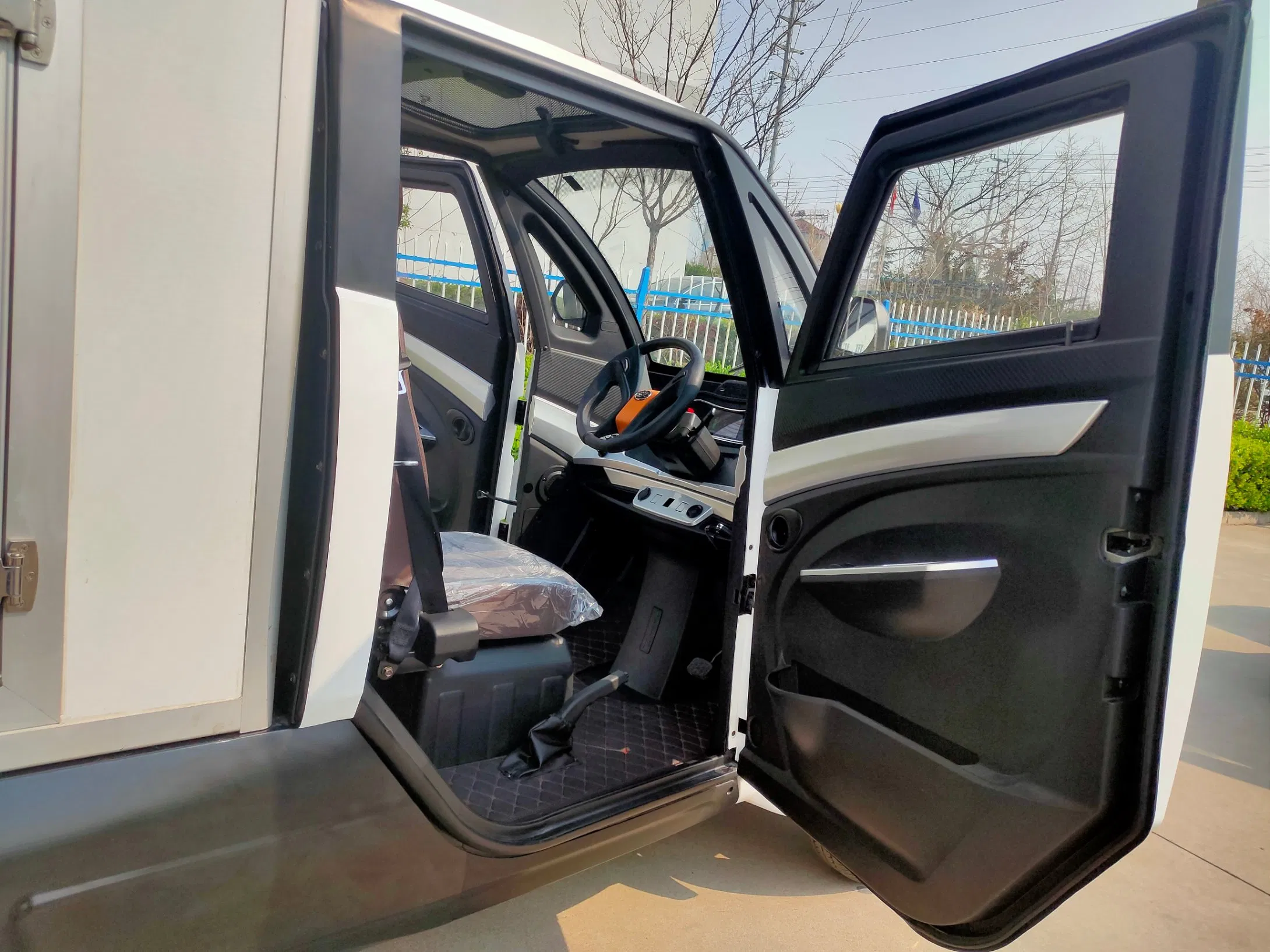 EEC Approval 4 Wheel Electric Transport Trucks