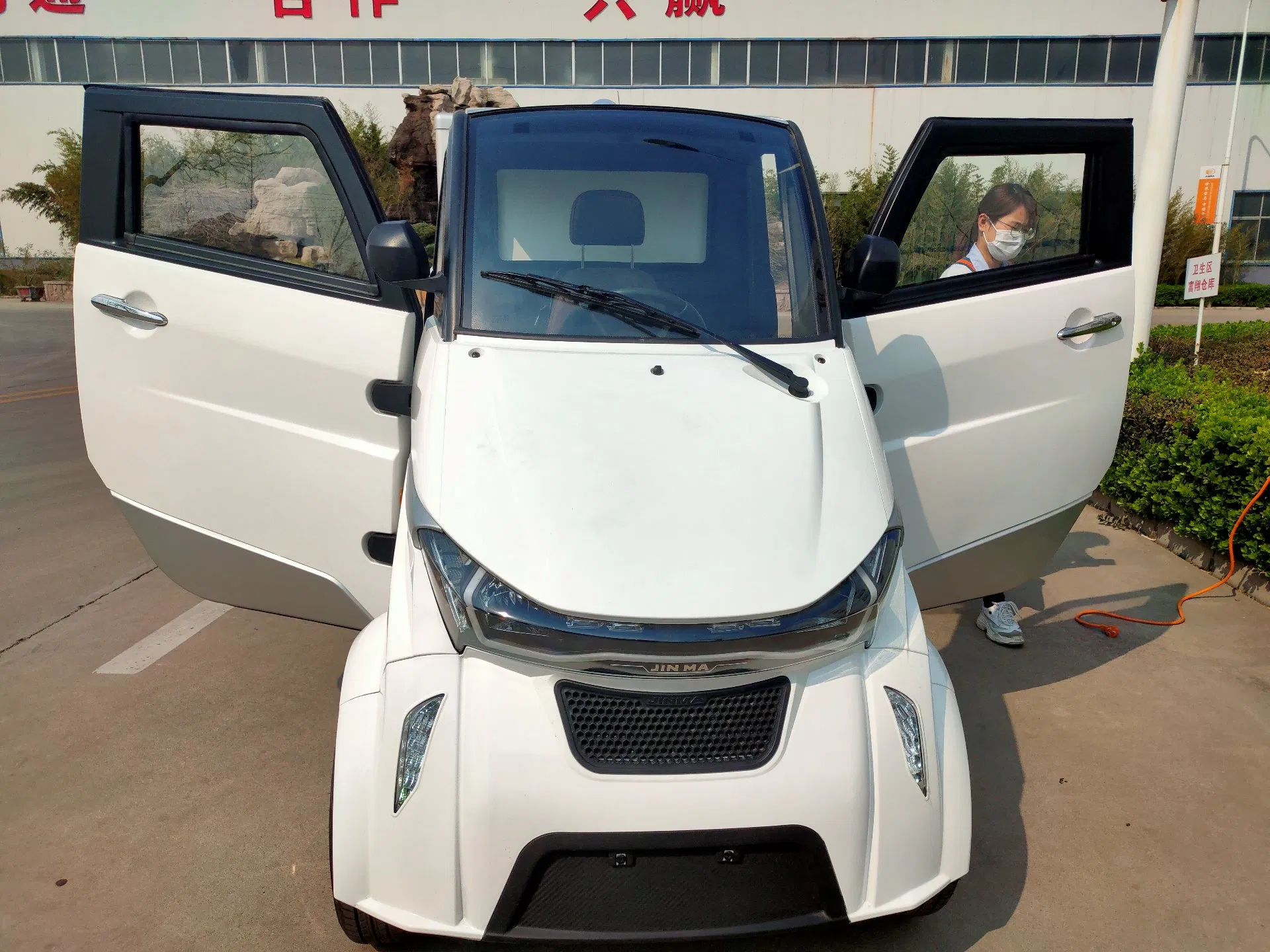 EEC Certificate Four Wheel Electric Truck Cargo Van for Logistic