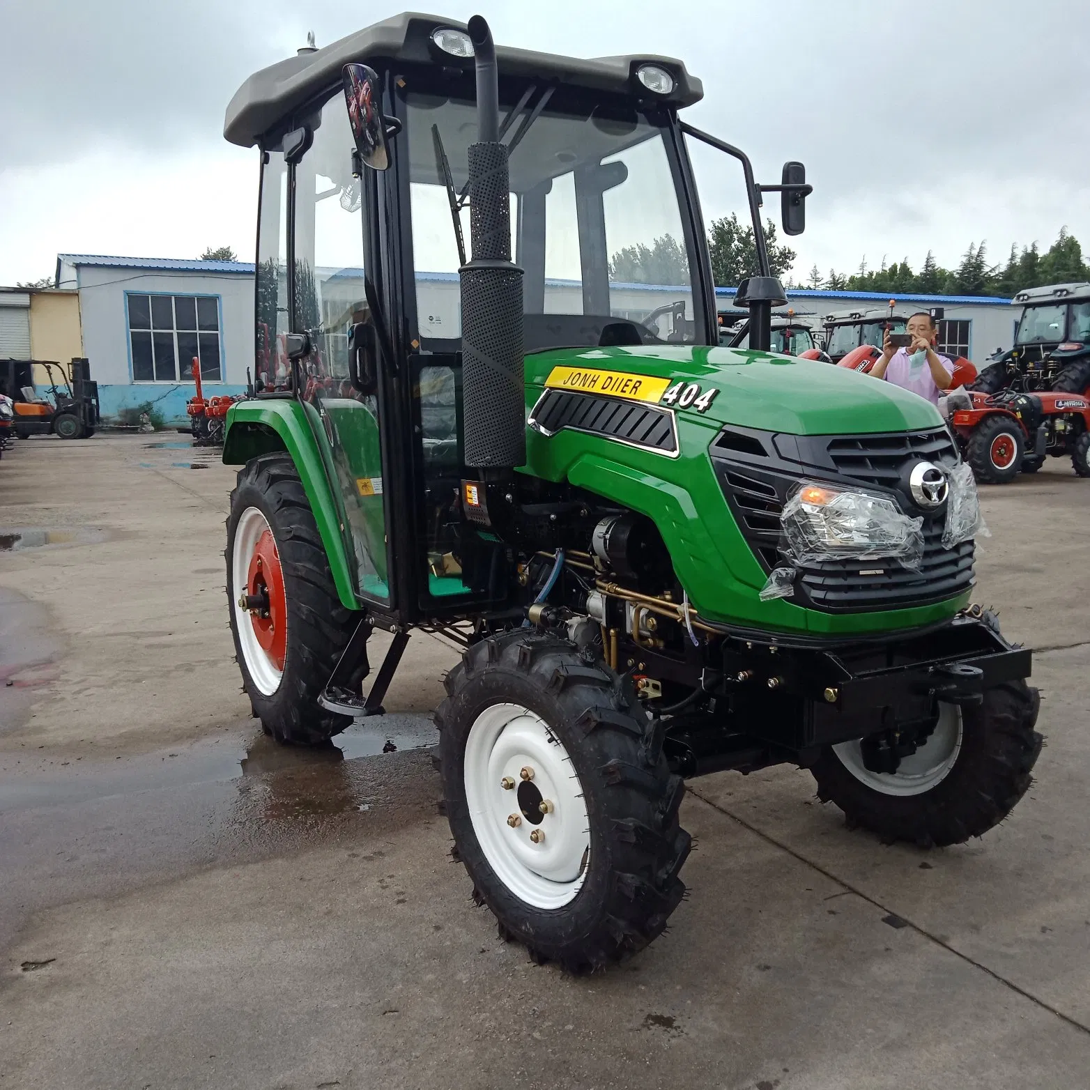Made in China 30HP 4WD Agricultural Compact Mini Tractor Four Wheel Lawn Garden Farm Tractors