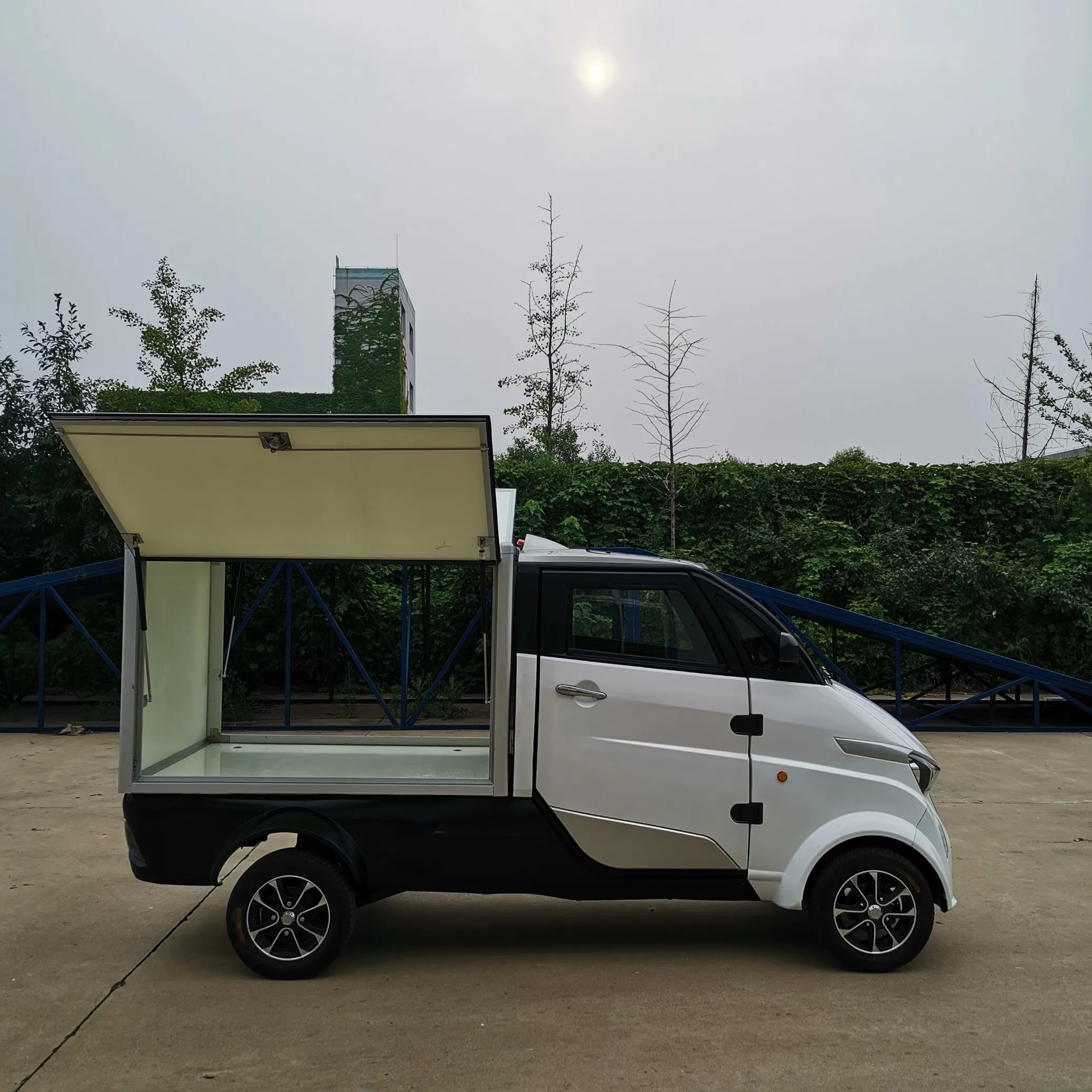 Utility 4 Wheel 4kw Electric Fast Food Delivery Truck with EEC Certificate